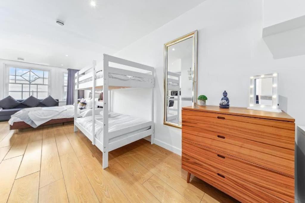 1 Bedroom Flat Piccadilly Sleep 7 In London Vr10 Exteriér fotografie