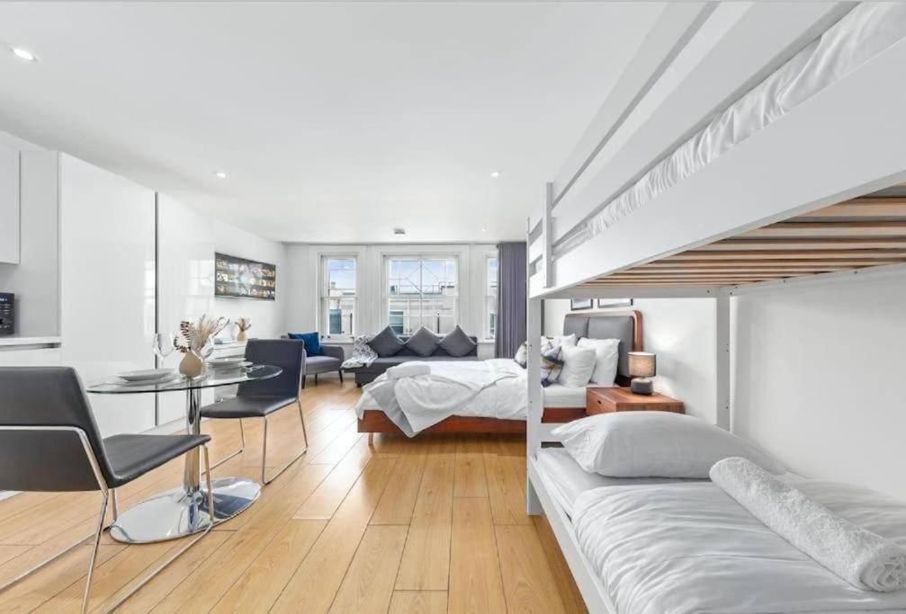 1 Bedroom Flat Piccadilly Sleep 7 In London Vr10 Exteriér fotografie