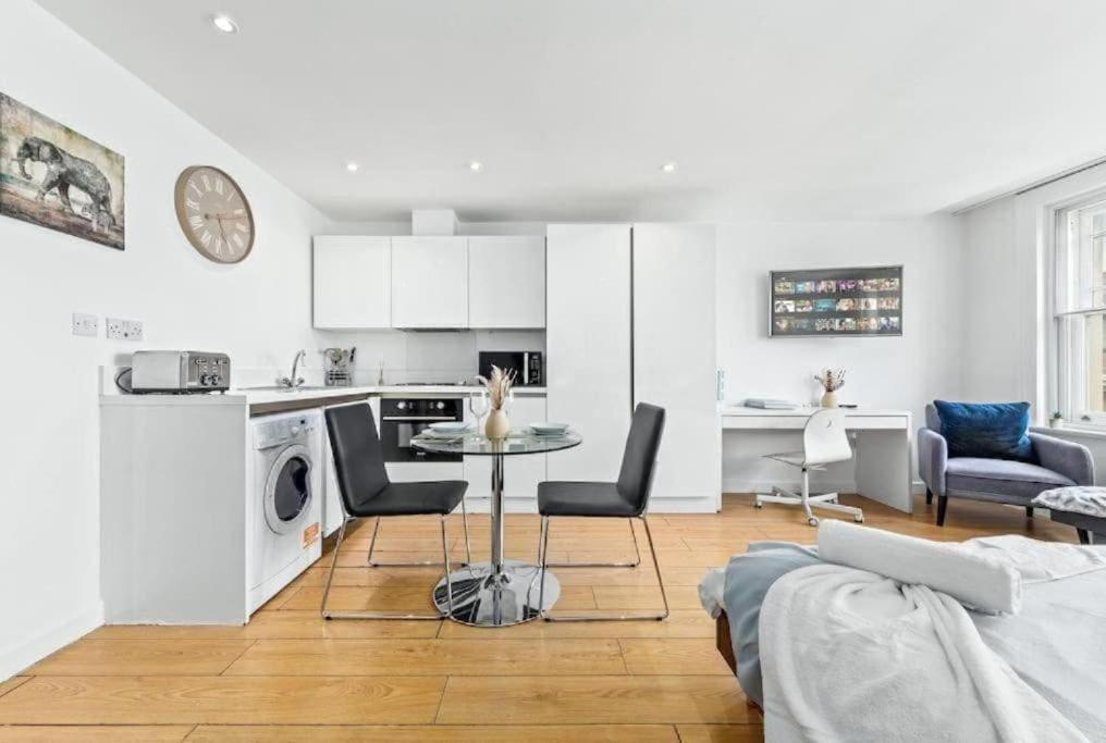 1 Bedroom Flat Piccadilly Sleep 7 In London Vr10 Exteriér fotografie